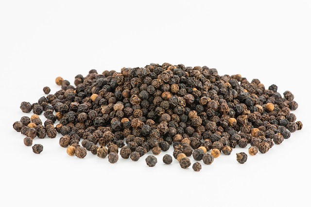 peppercorns-g82af30fc8_640